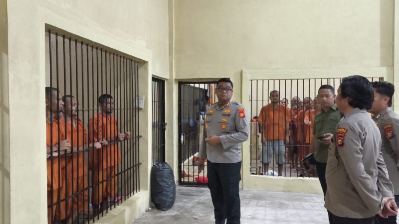 Humanis dan Tegas, Kapolres Kampar ‘Blusukan’ ke Sel Tahanan, Cek Kondisi dan Kesiapsiagaan Petugas!