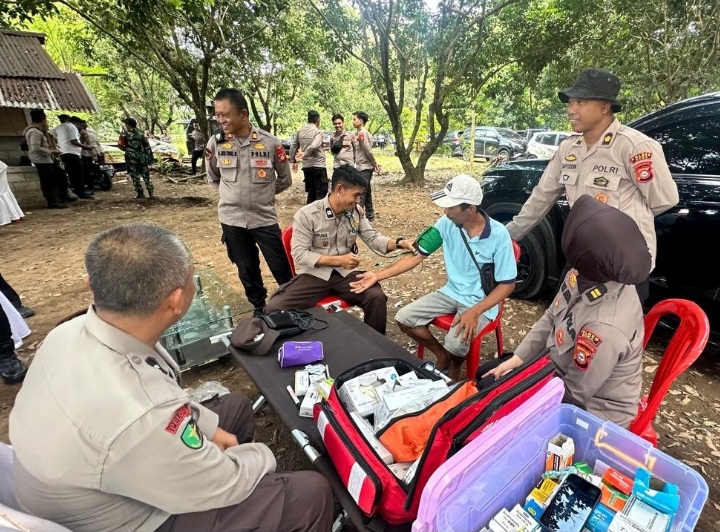 Bakti Kesehatan Sidokkes Polres Gowa Warnai Kegiatan Penanaman Jagung Serentak Di Bontomarannu